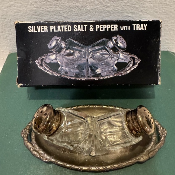 Vintage Silver Plated Salt and Pepper Set with Tray - Picture 3 of 10